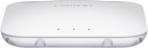 FortiAP-241K: Punto de acceso inalámbrico para interiores (Wi-Fi 7 tribanda 2,4/5/6 GHz 2+2+2, 2 transmisiones y 4 radios). Antenas internas, 1 RJ45 10/100/1000, 1 RJ45 100/1000/2500/5000/10000 Base-T, Bluetooth/BLE.