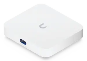 UCG Ultra Cloud Gateway Compacto con Soporte para hasta 30+ Dispositivos UniFi, 300+ Clientes, Enrutamiento IDS/IPS de 1 Gbps y Balanceo Multi-WAN