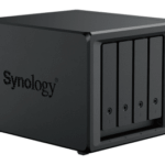 DiskStation DS925+ — Synology: 4x (3.5″/2.5″) + 2x NVMe M.2 cache | AMD Ryzen V1500B 4c@2.2GHz – 4GB | 2x 2.5GbE miniatura 3