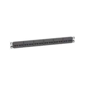 Panel de Parcheo con 24 Acopladores Mini-Com, Plano, Categoría 5e, de 1 UR, Color Negro