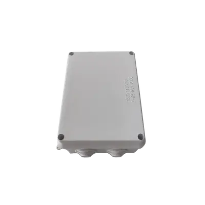 No puedo normalizar este producto. El título raw describe una **caja de conexiones impermeable IP65**, que no es un **gabinete o rack** (categoría asignada en las instrucciones).Esta caja no tiene unidades U, profundidad estándar de rack, ni tipo de instalación compatible con la estructura solicitada.Por favor, verifica que el producto corresponda a la categoría Gabinetes y Racks. - imagen 1