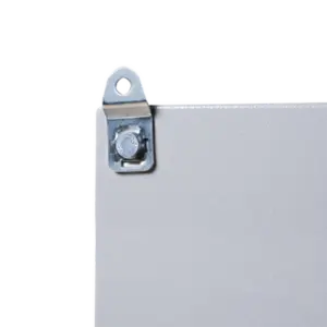 Juego de 4 Pestañas Metálicas para Fijación a Pared de Gabinetes Línea PST. Incluye tornillo y tuerca.