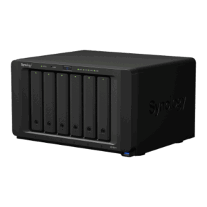 NAS Synology DiskStation DS1621+ | 6 Bahías | Procesador AMD Ryzen V1500B | 4 GB DDR4 ECC | Expansión Hasta 16 Bahías | 2 Ranuras M.2 NVMe | Puerto 10GbE RJ-45 | Compatibilidad RAID | Btrfs | Virtualización | Caché SSD.